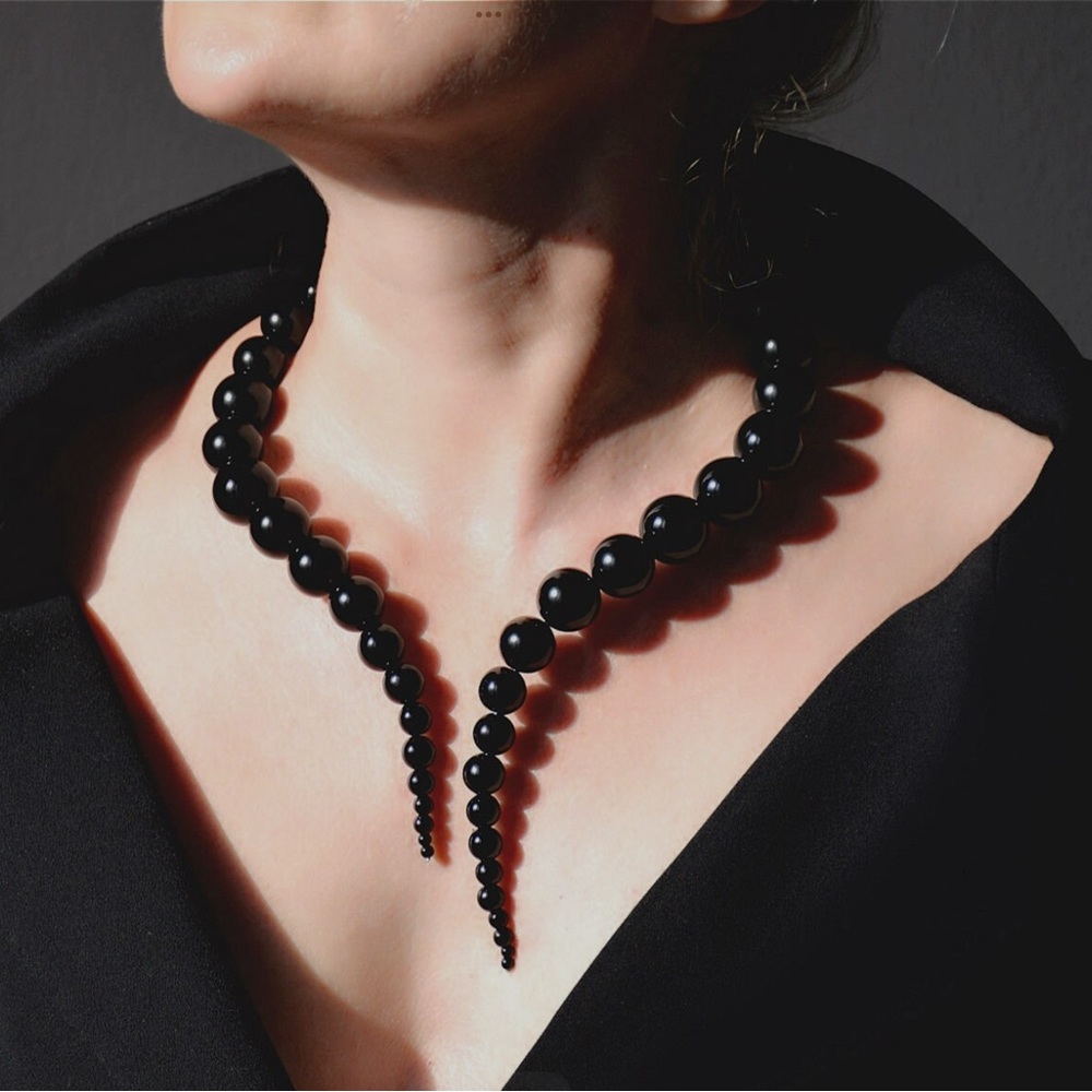 Choker necklace, open design